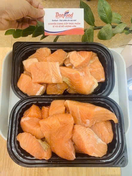 Vụn cá hồi miếng lớn DonFood dùng áp chảo rim sốt