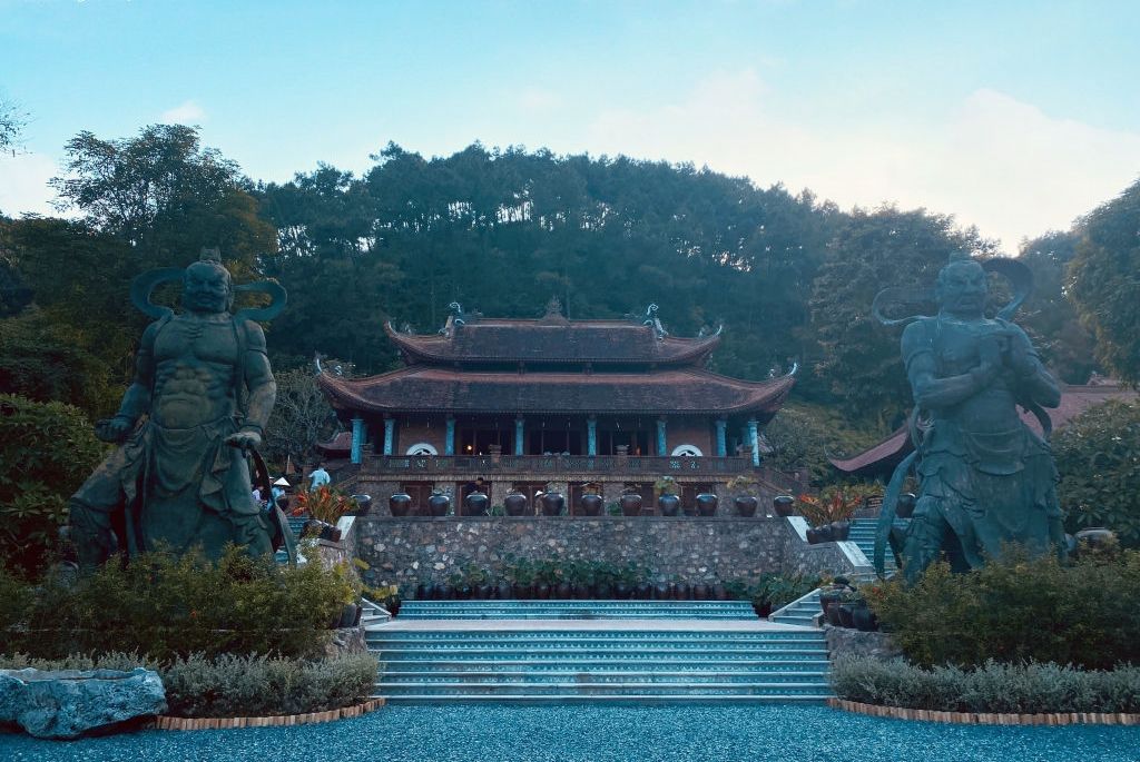 Không gian thanh tịnh và kiến trúc độc đáo tại chùa Địa Tạng Phi Lai Tự.