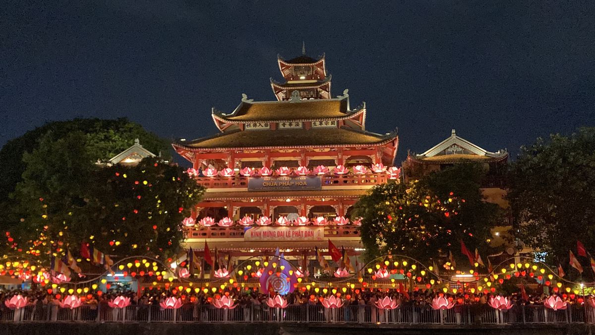 Vẻ đẹp lung linh của chùa Pháp Hoa TP.HCM dịp Tết 2026